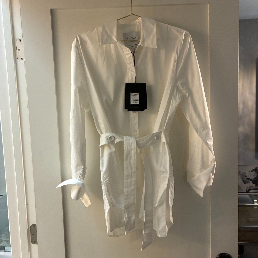 Stunning Witchery Ocrf White Shirt (Can Be Worn 10 Differnent Ways!) Brand New